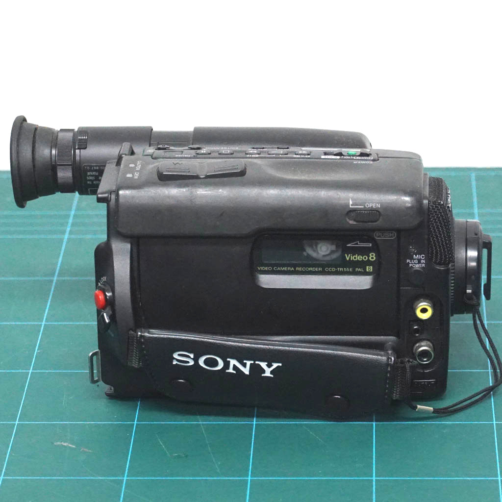 SONY CCD TR55E - Image 2