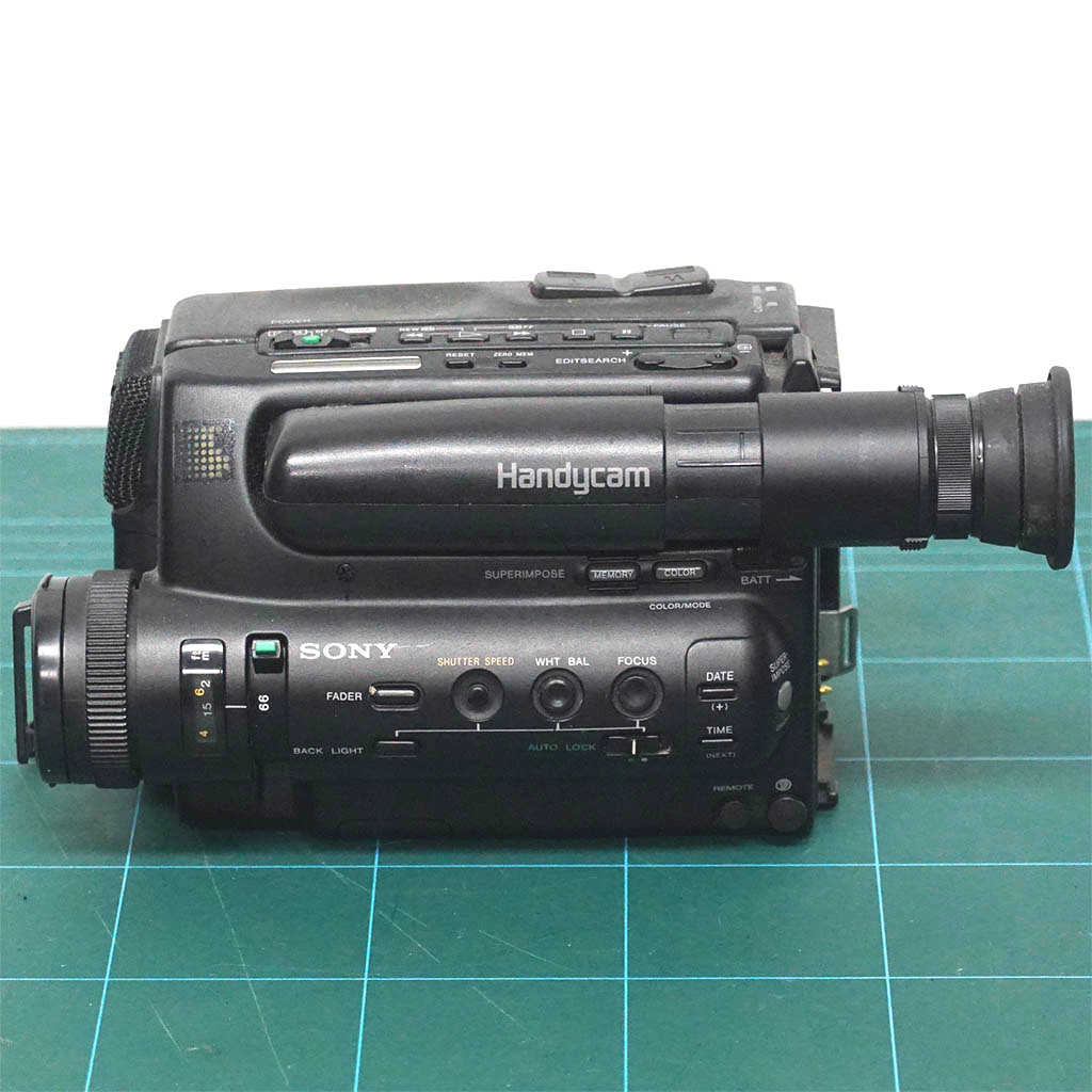 SONY CCD TR55E - Image 6